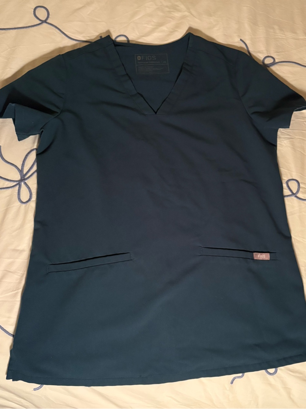 Figs Casma two pocket scrub top Caribbean blue extra small